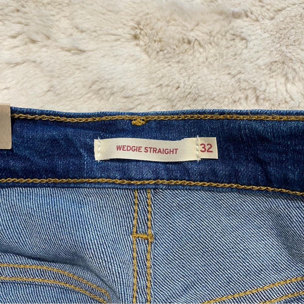 NWT(32x28) Levi’s Wedgie Straight Jeans High Rise Button Fly Medium Wash - Picture 8 of 14